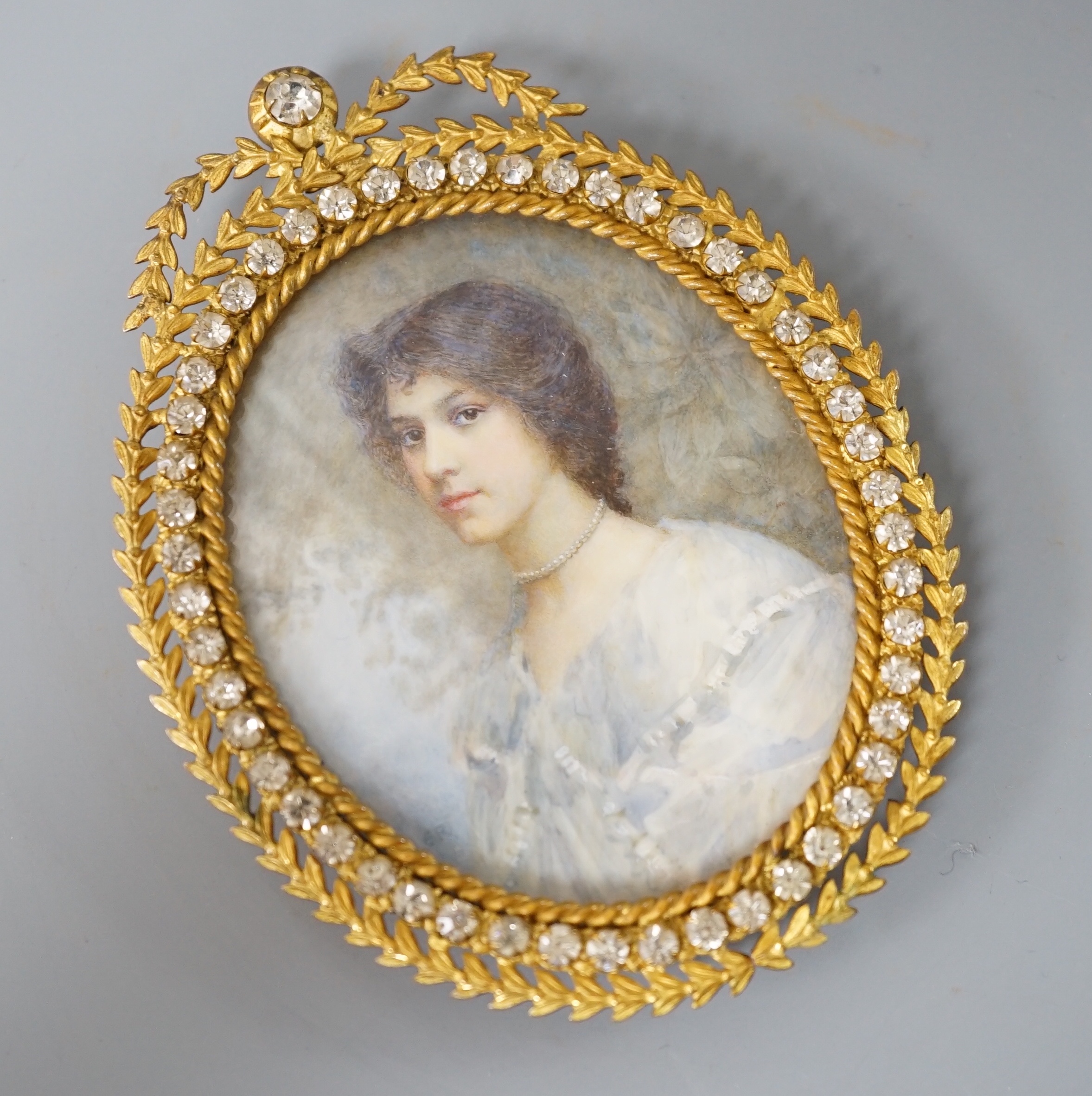 Edith Rowland (1901-1940) watercolour on ivory, portrait miniature of Maud. Paste and gilt metal frame - 10cm high